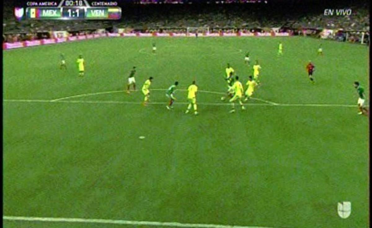 'Tecatito' Corona se despacha gol 'maradoniano' ante Venezuela