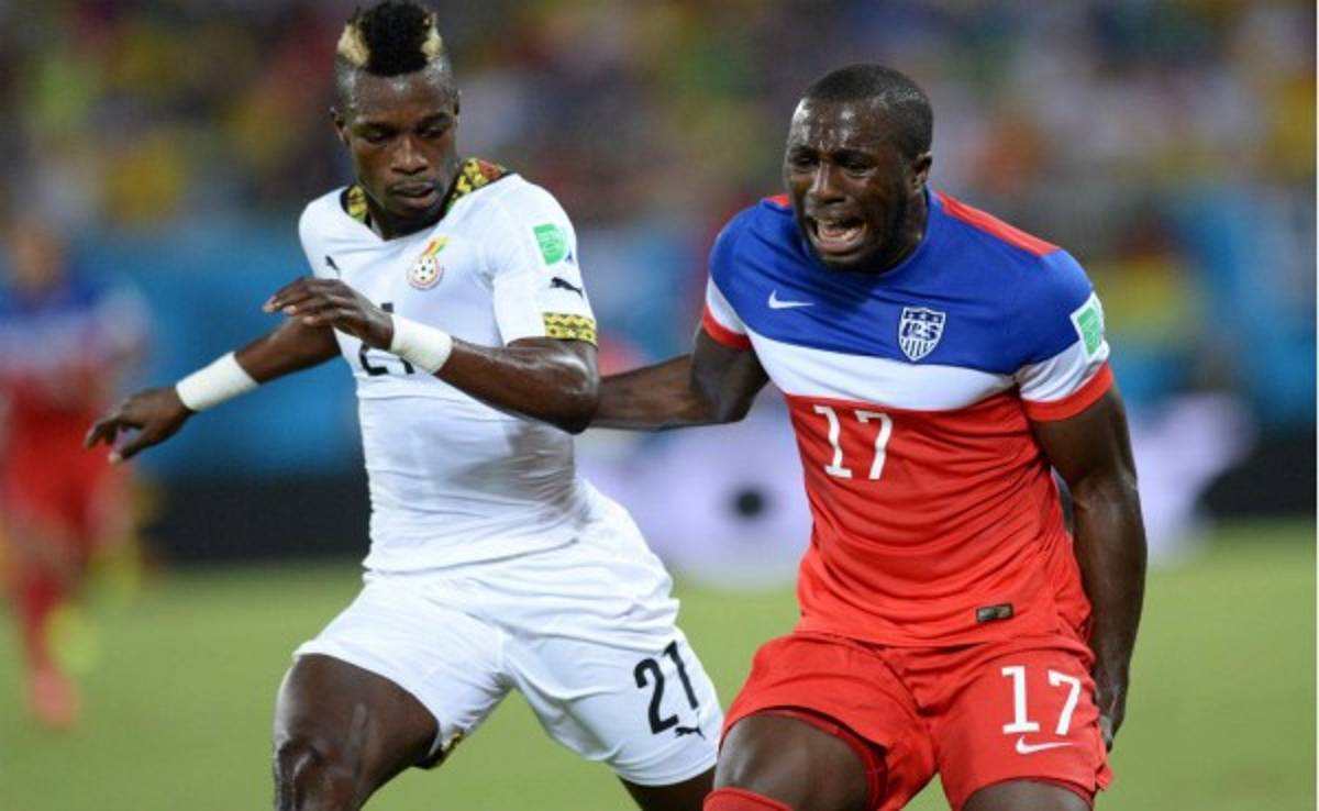 Altidore sufrió una lesión muscular y salió en camilla