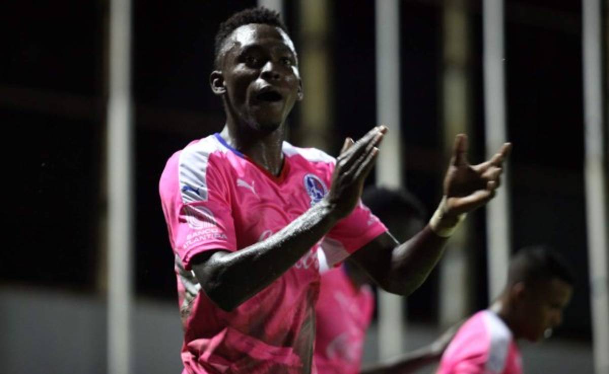 Alberth Elis manda un mensaje: 'Eso le pasa por andar hablando mucho'