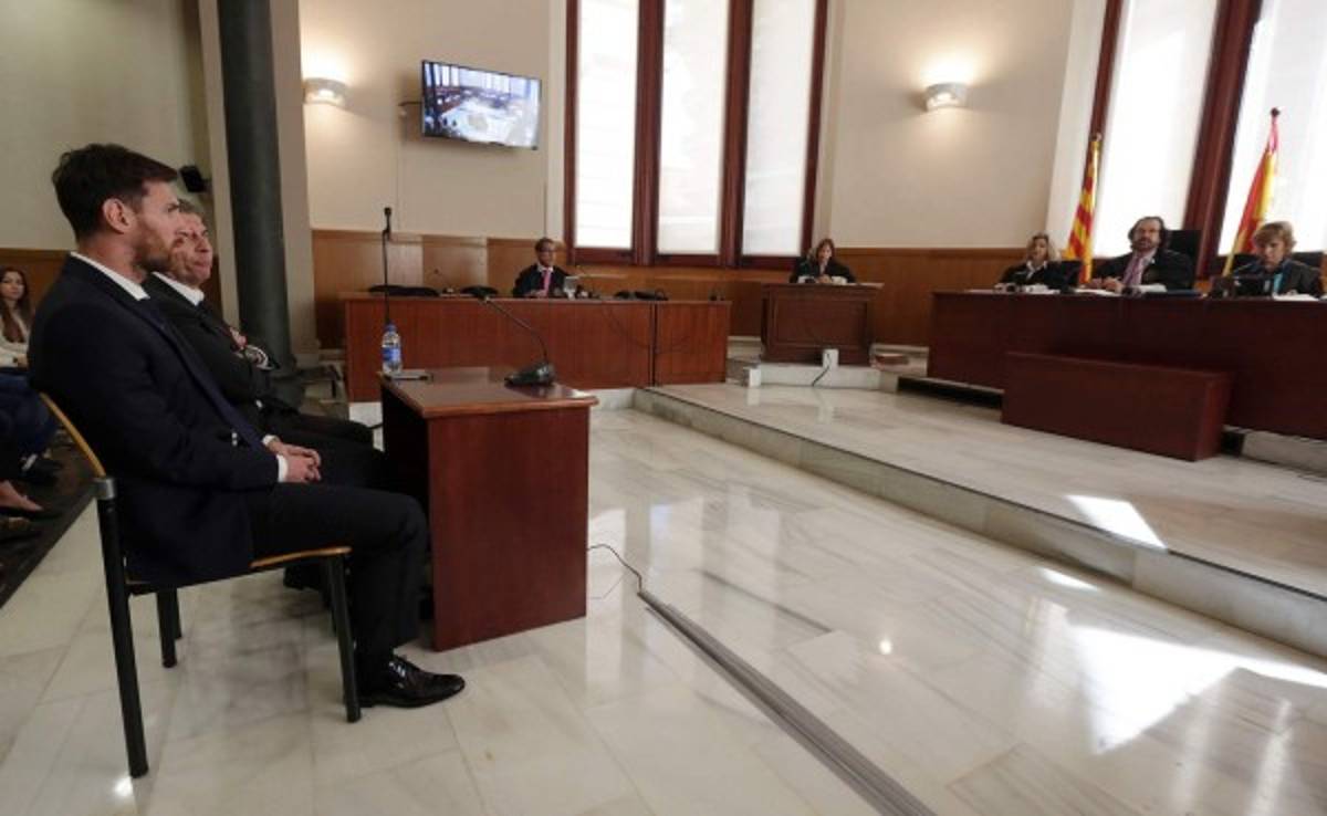 Messi ya declara ante el juez por fraude fiscal arropado por el Barcelona