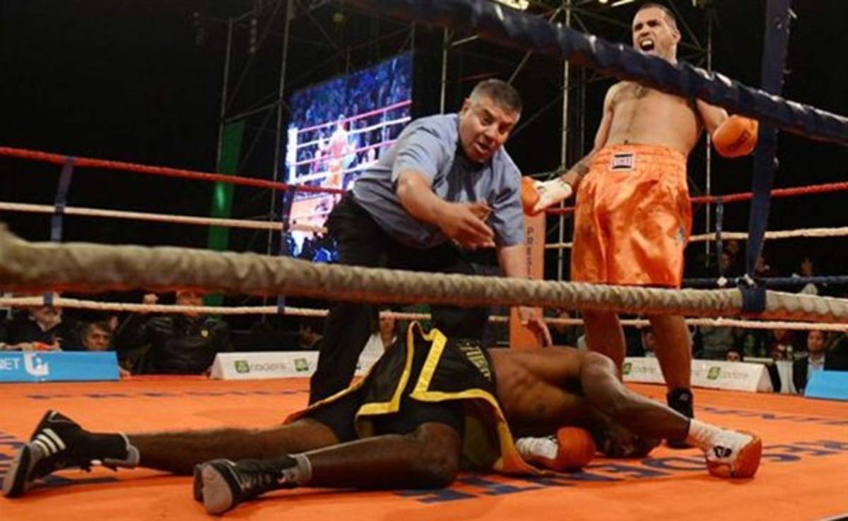 VIDEO: Dramático nocaut: Tras caer dos veces, define pelea con tremendo golpe