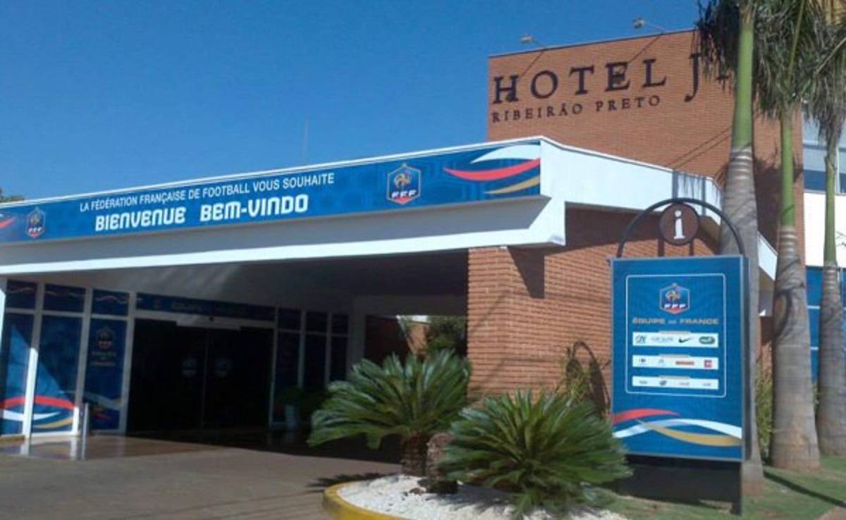 El hotel JP se viste de azul para recibir a Francia