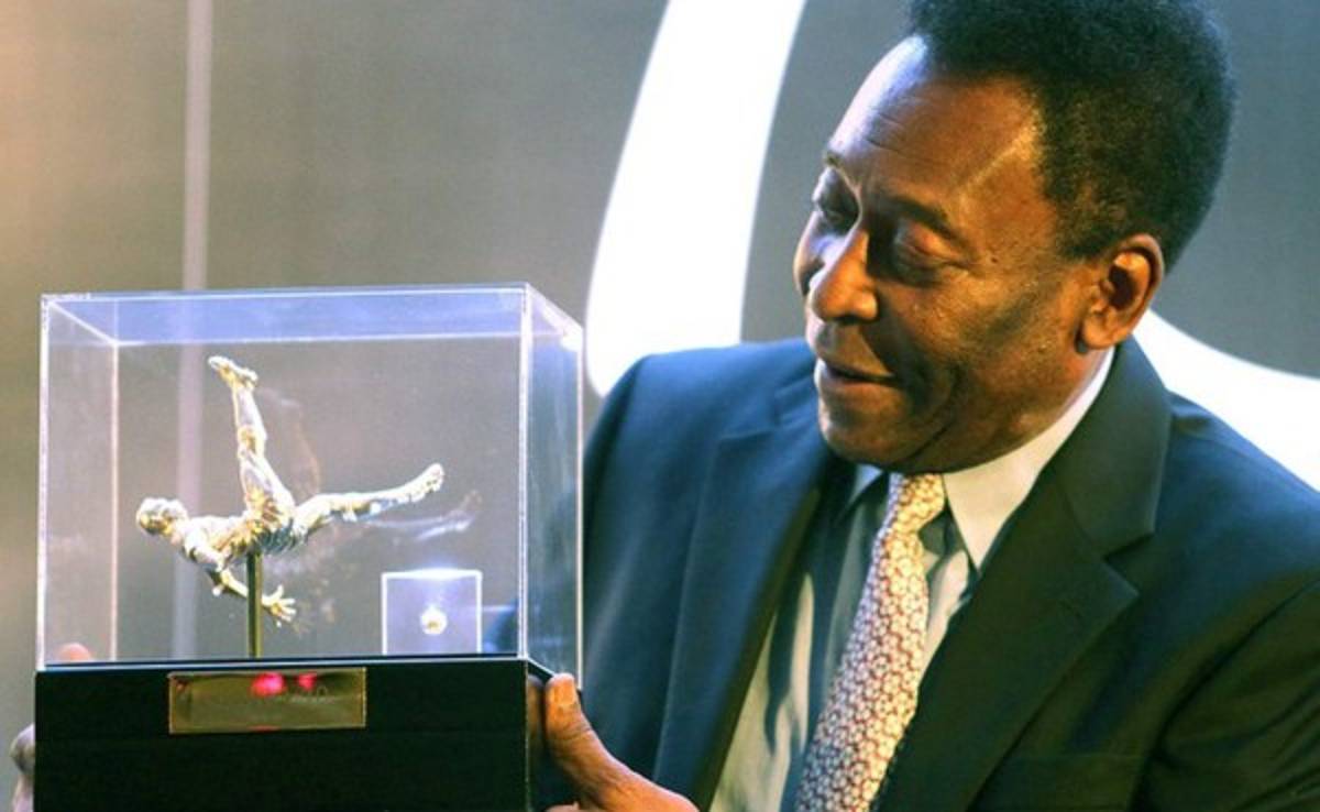 Pelé lanza colección de diamantes producidos de su cabello