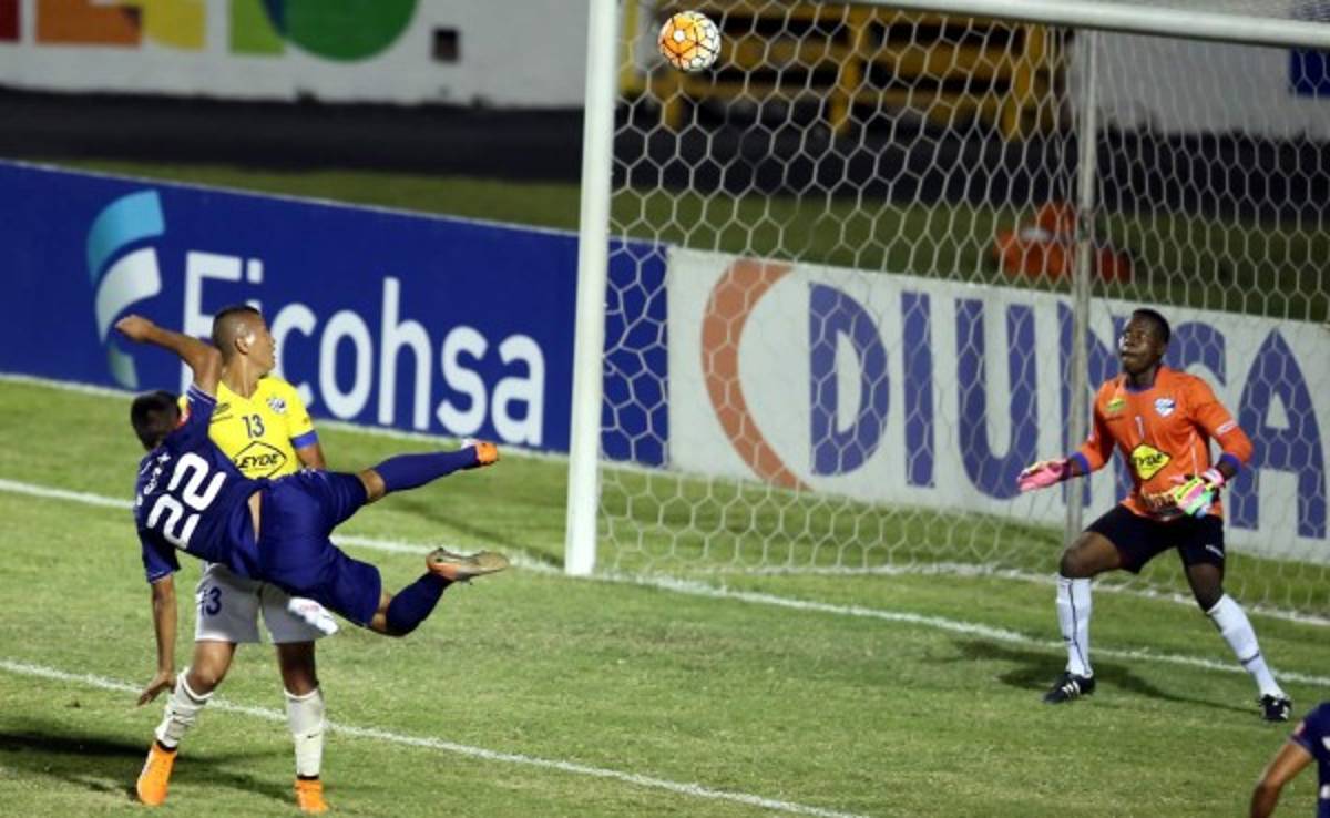 VIDEO: Argentino Santiago Vergara anota un golazo con Motagua al Victoria
