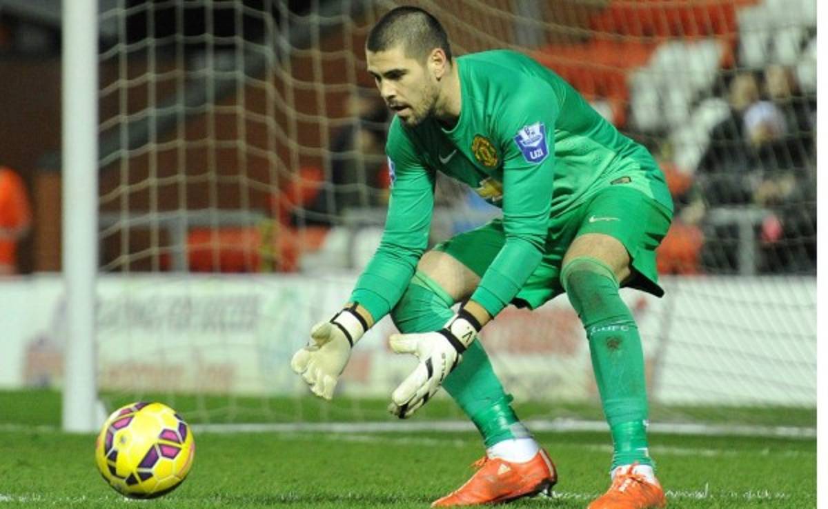Sevilla descarta el fichaje del portero Víctor Valdés
