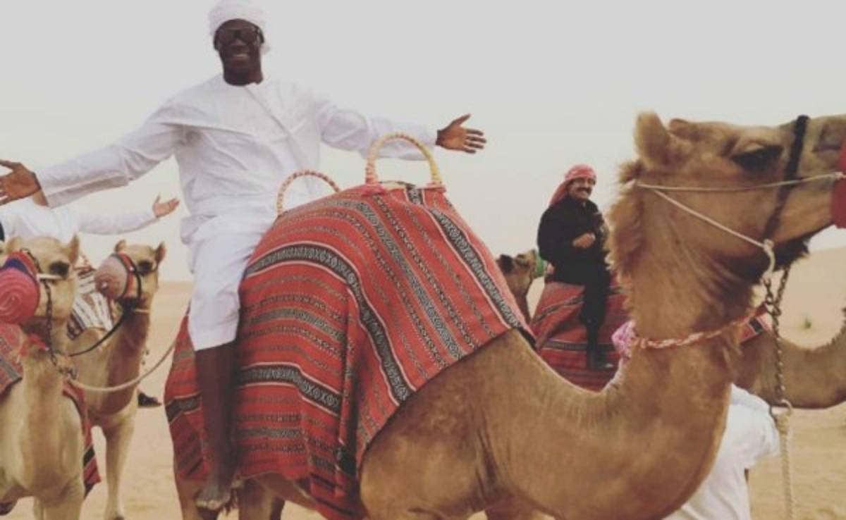 Mario Balotelli presume en redes sociales de sus vacaciones en el desierto