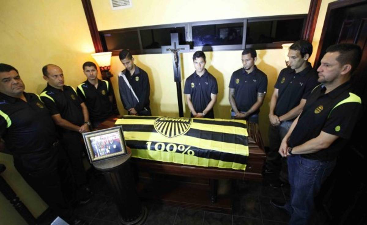 El fútbol nacional acompaña a Mario Verdial en su velatorio