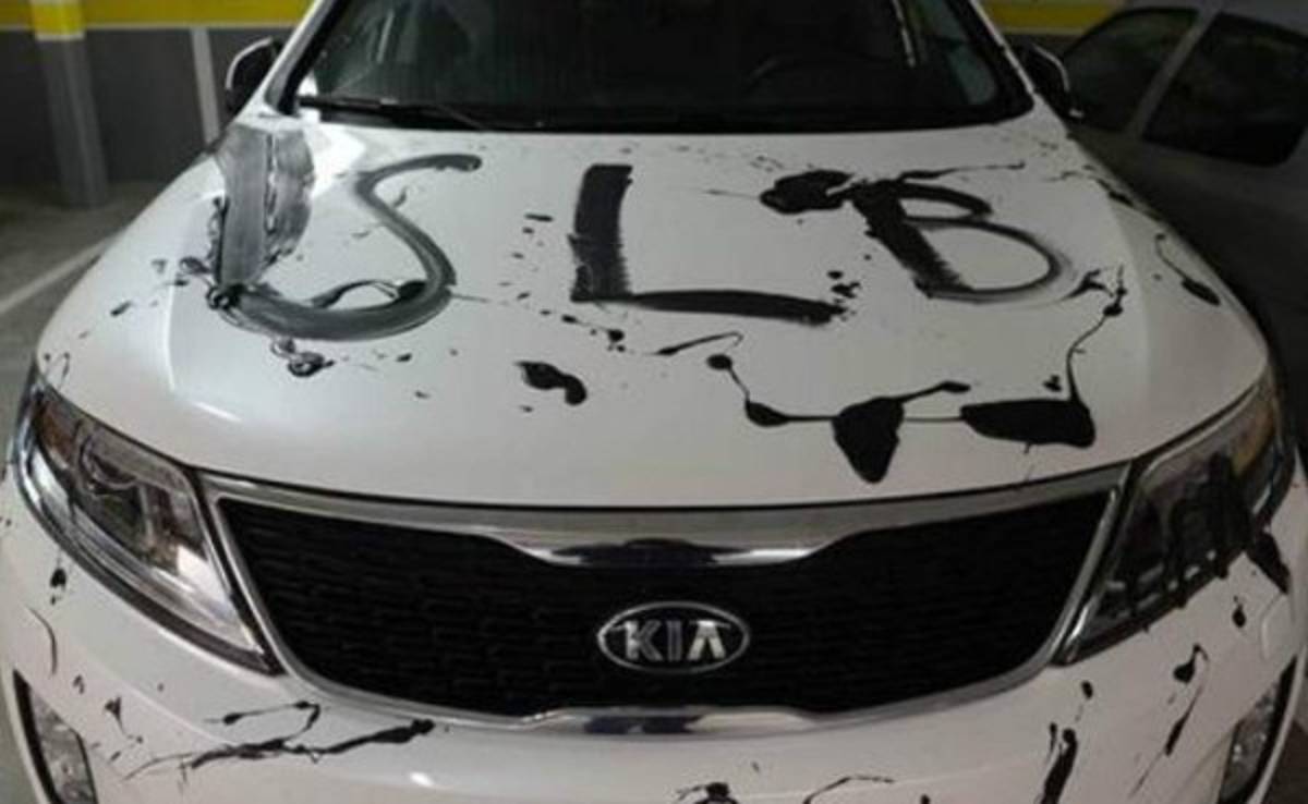 Pintan el coche de un jugador del Sporting con las siglas del Benfica