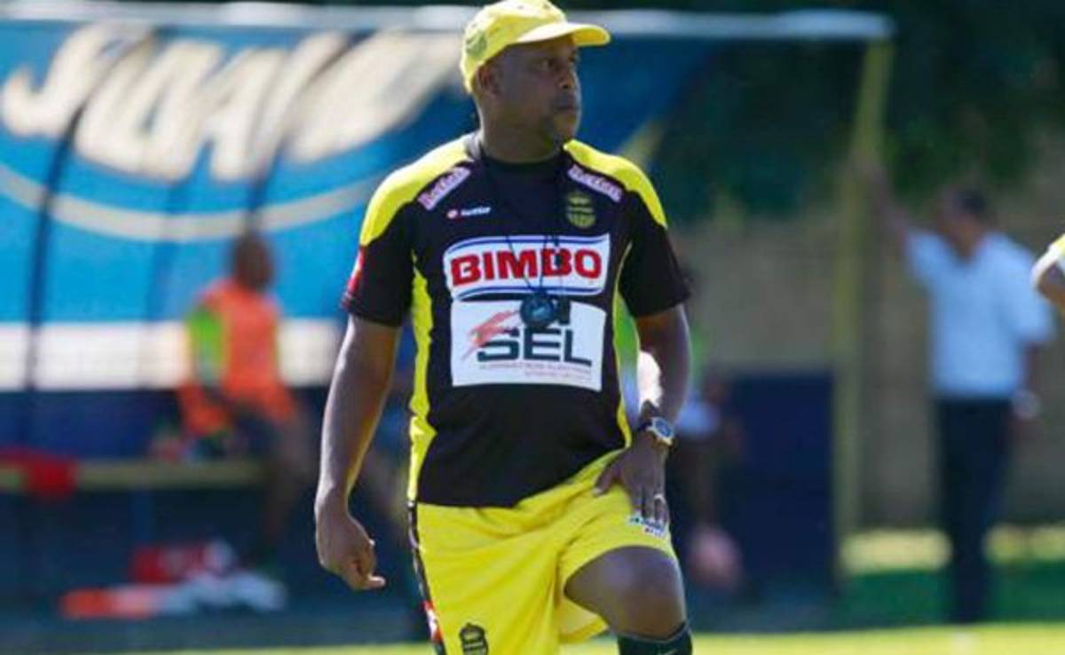 Hernán Medford se despide de los aficionados del Real España