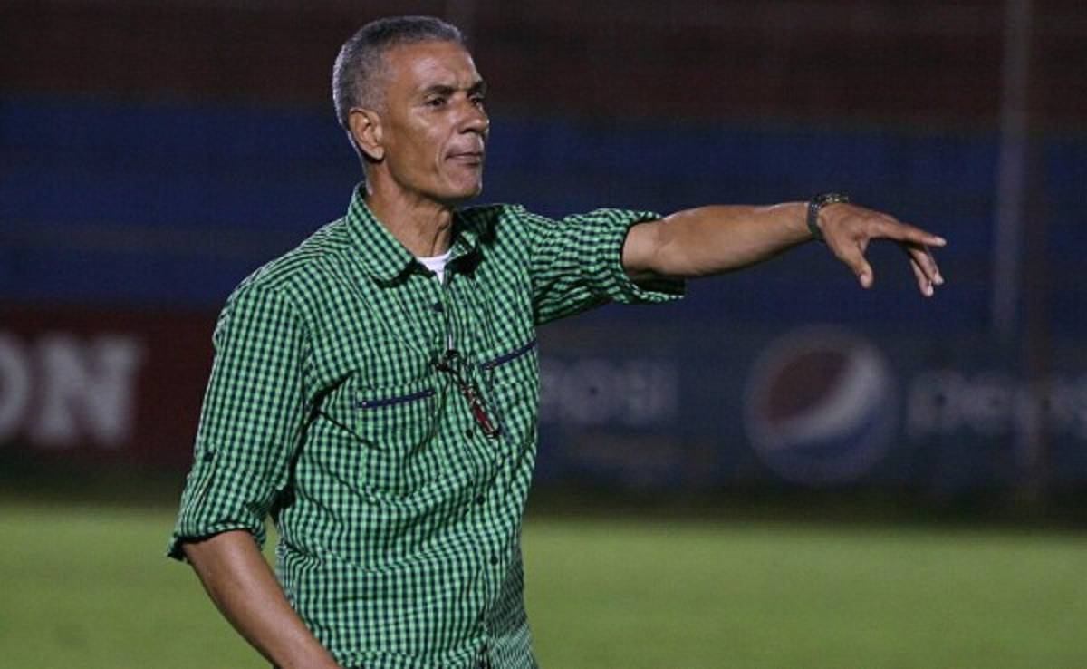 El técnico colombiano Horacio Londoño sustituye a Carlos Caballero en el Social Sol