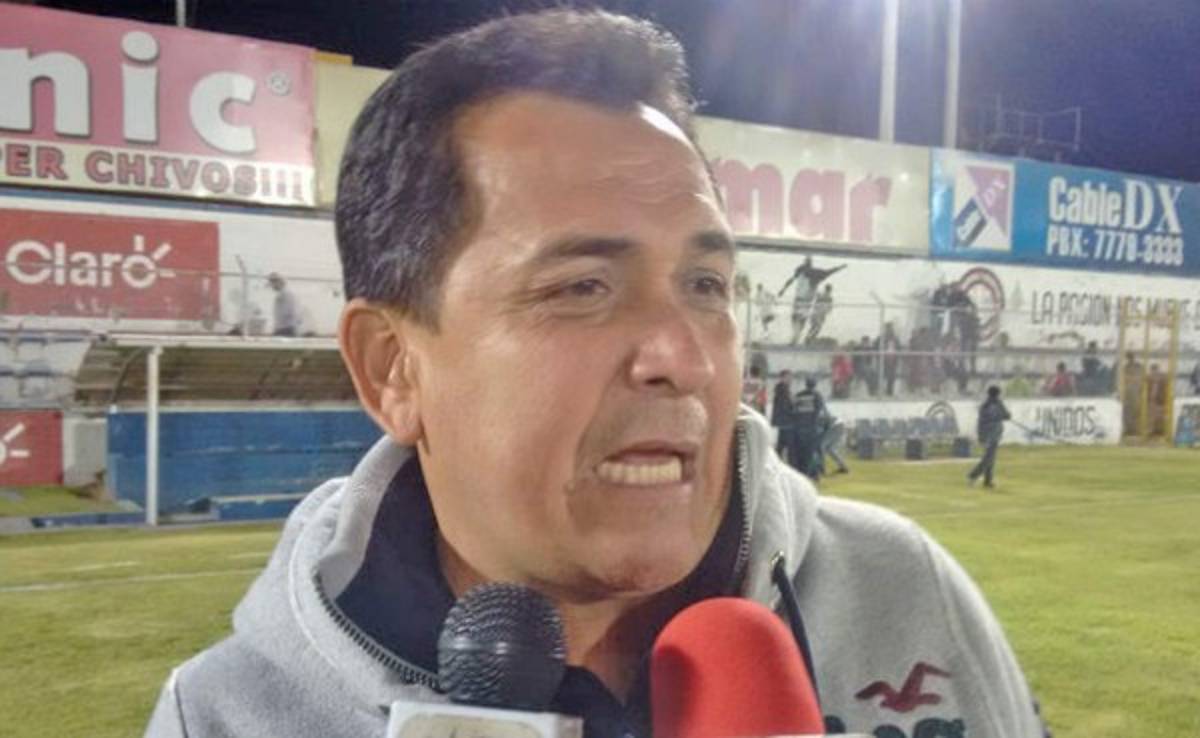 Nahun Espinoza es ratificado en el banquillo del Xelajú de Guatemala