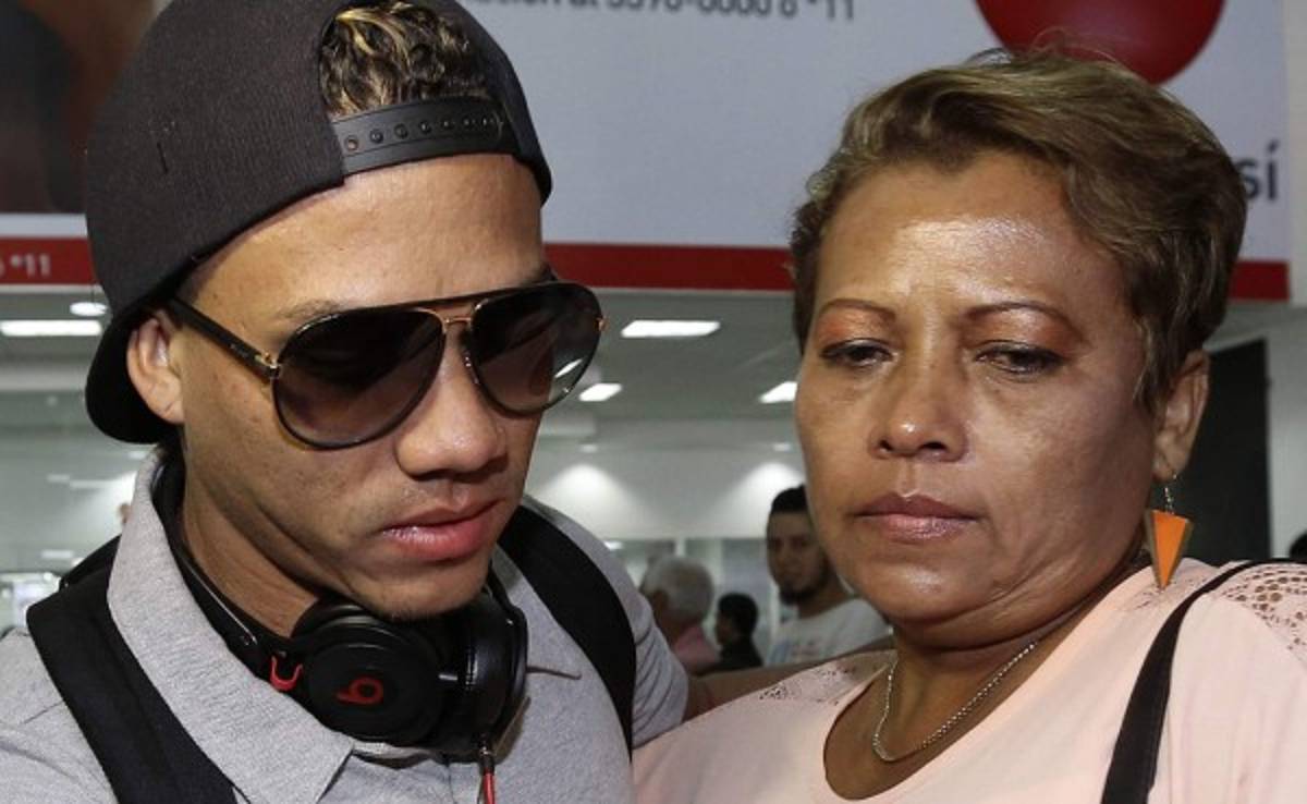 Mamá de Peralta: 'Me gustaría que Elis y Costly le dedicaran un gol a Arnold'