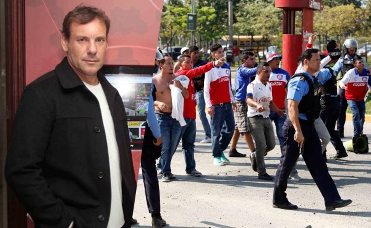 Carlos Prono a las barras: 'Estos inadaptados le hacen mucho daño al fútbol'