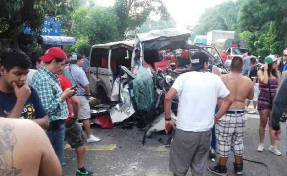 ¡TRAGEDIA! Afición de Pumas que vino a Honduras sufre accidente de tránsito