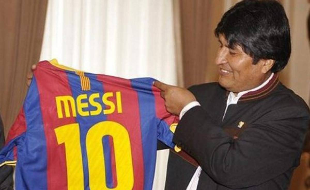 Barcelona obsequia camiseta al presidente de Bolivia