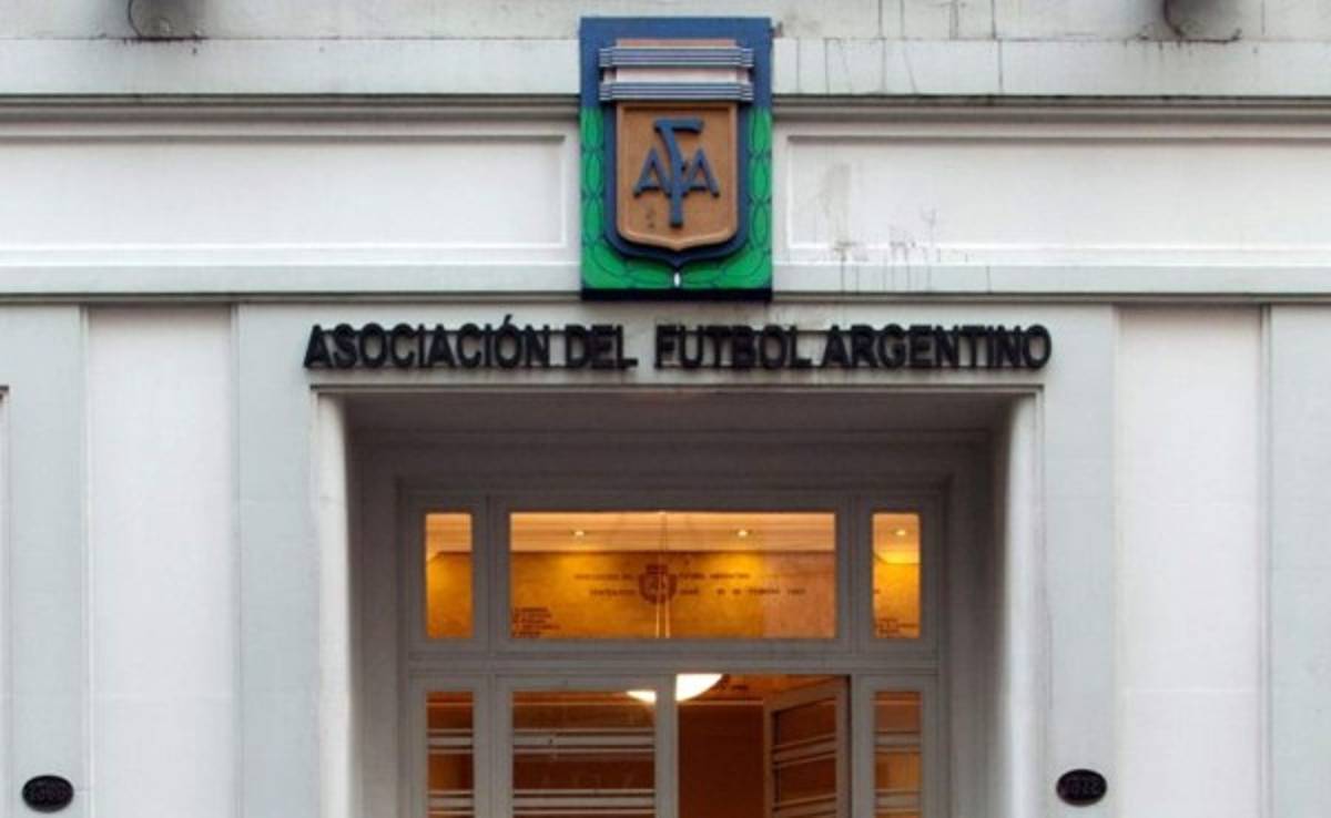 Dirigentes del fútbol argentino presionan por una superliga