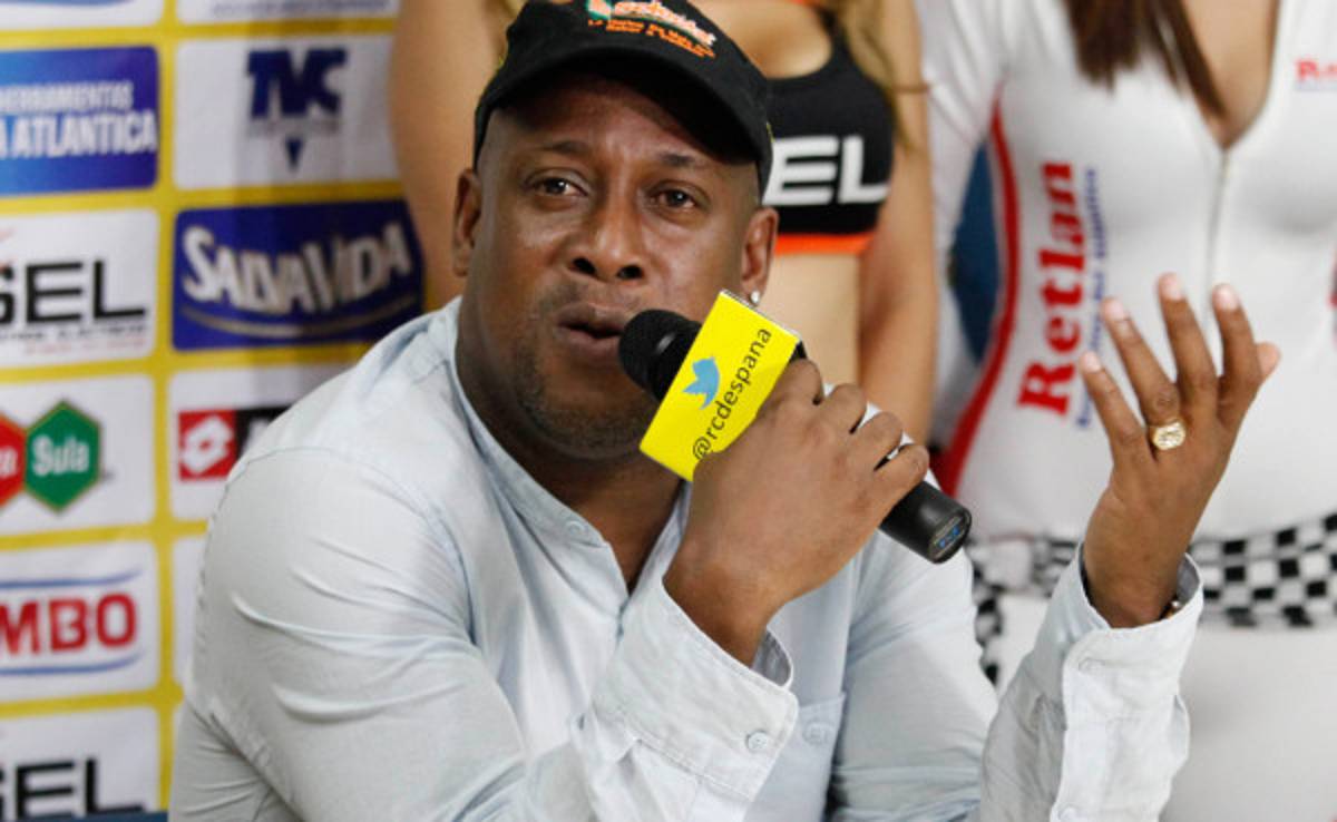 Hernán Medford ofreció otra caliente rueda de prensa