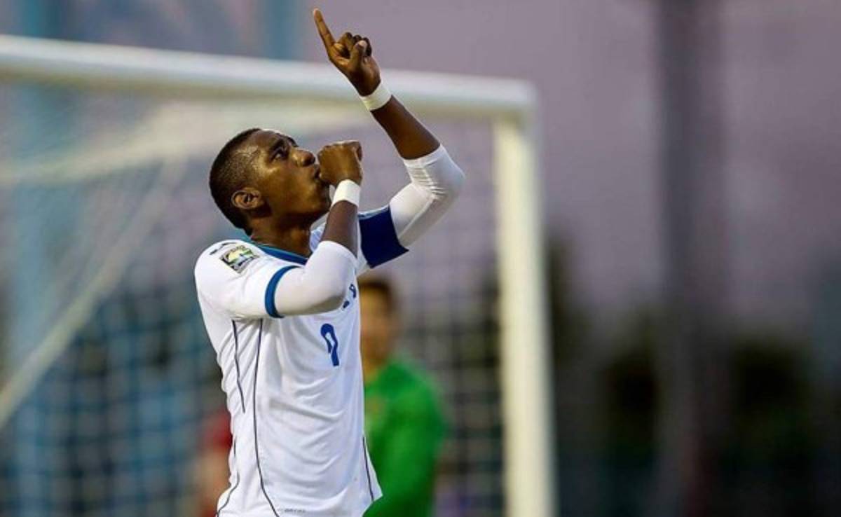 Bryan Róchez, el delantero que encontró consuelo en el fútbol