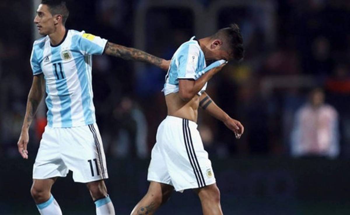 Revelan la conversación que tuvieron Messi y Dybala tras la expulsión