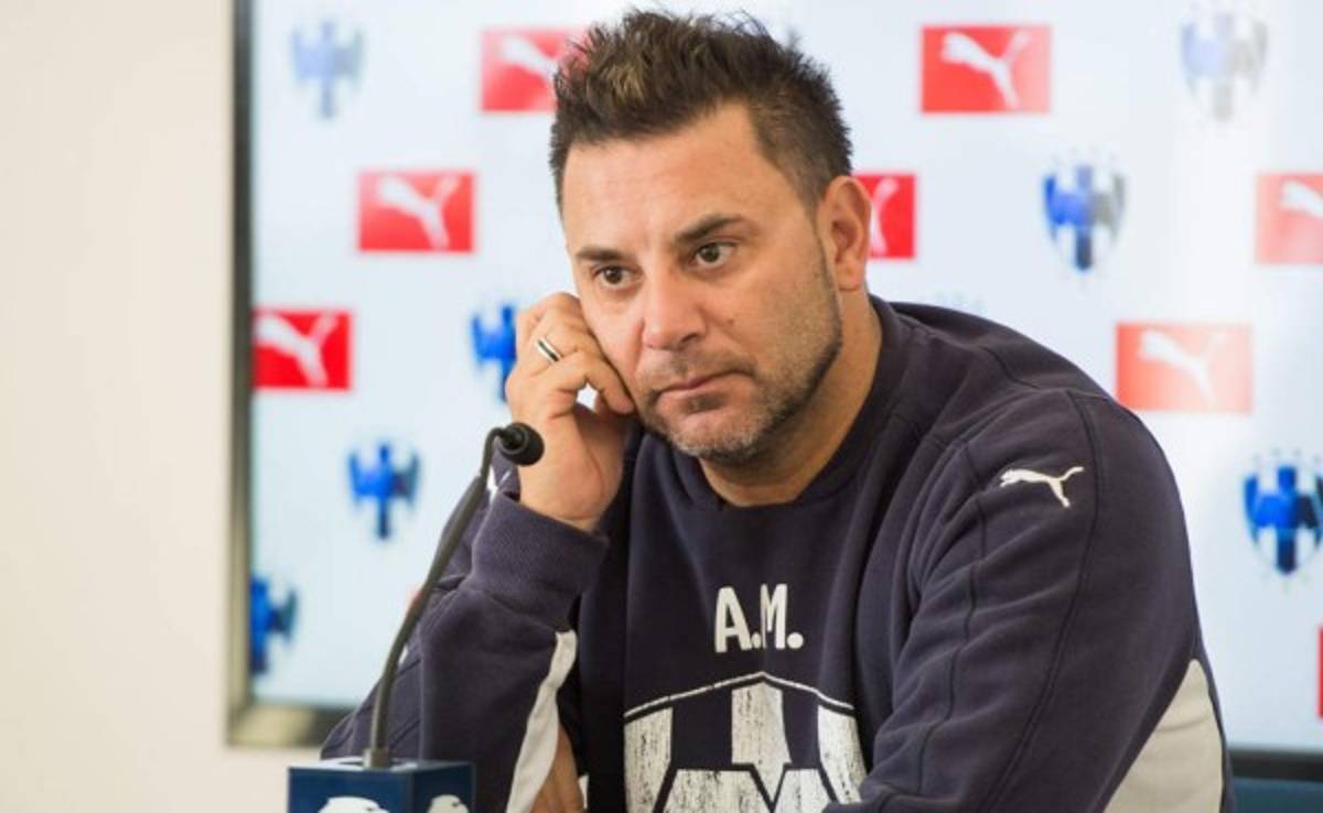 Antonio Mohamed: '¿Alarmarme? solo si le pasa algo a mi familia'