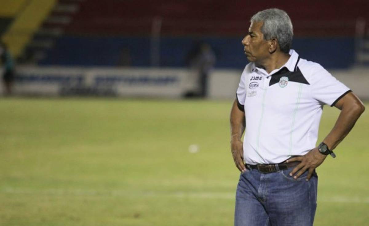 Héctor Castellón: 'En vez de ir para adelante, vamos para atrás'