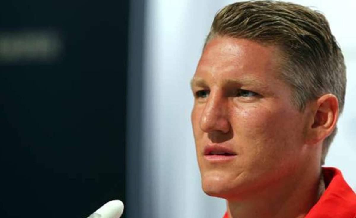 Borussia Dortmund le ofrece clases de canto a Schweinsteiger