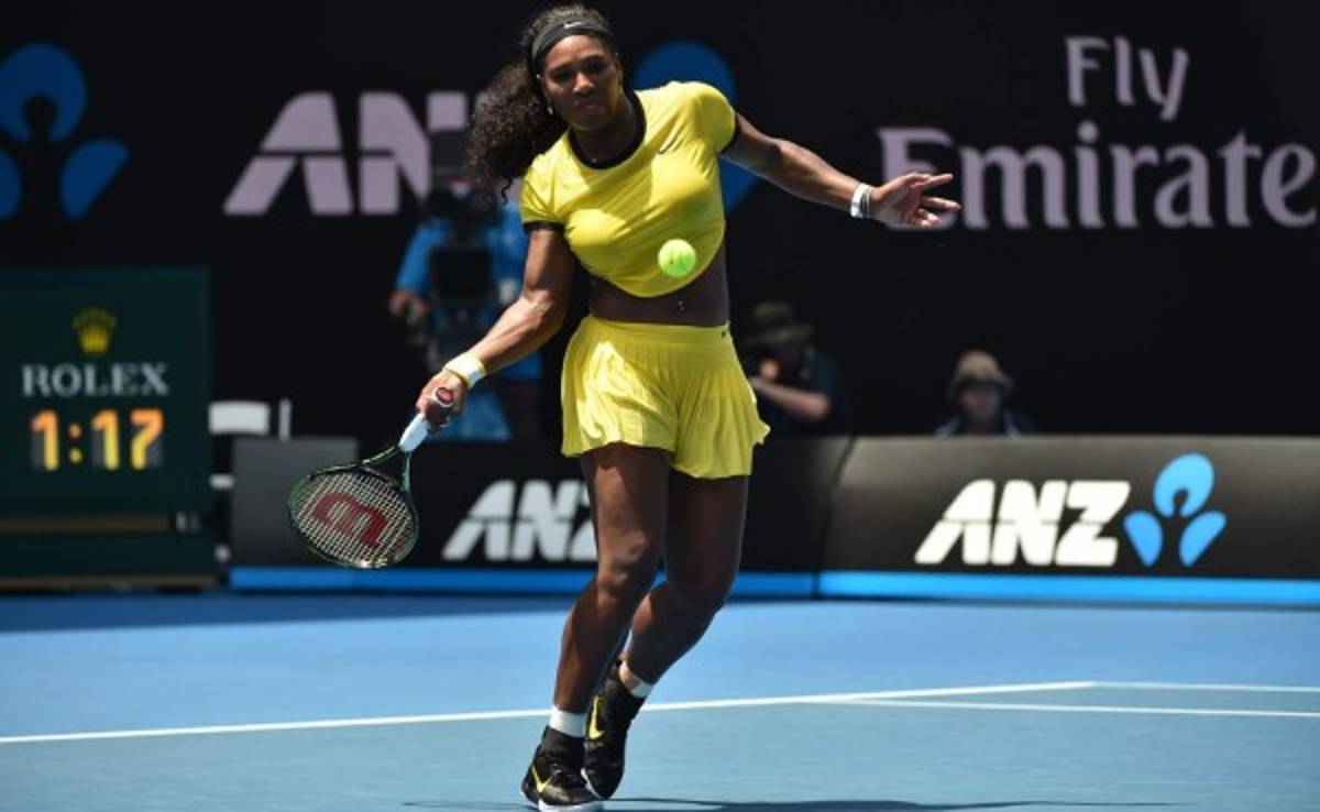 Serena Williams pasa a semifinales en Australia tras batir a Sharapova