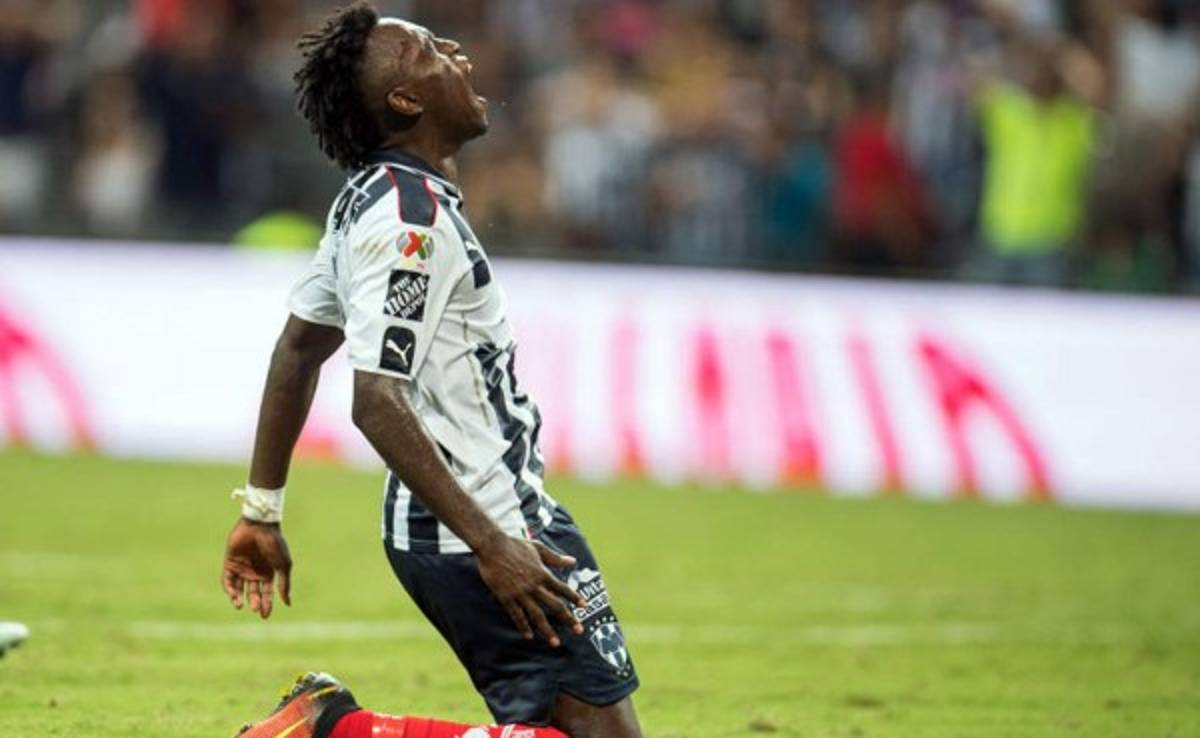 La afición de Monterrey comienza a meter presión a Alberth Elis