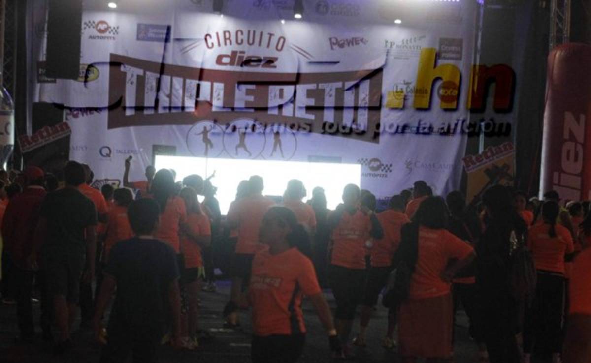 Comienza el DIEZ Triple Reto en plaza La Democracia