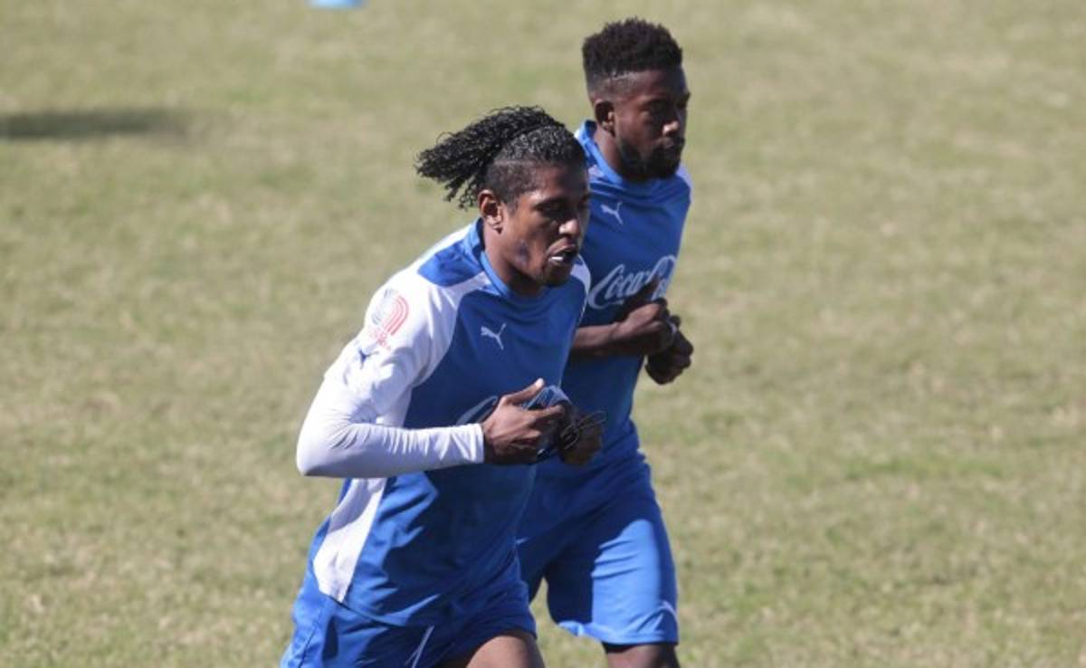 Johnny Palacios y Carlo Costly trabajan para estar en el clásico ante Motagua