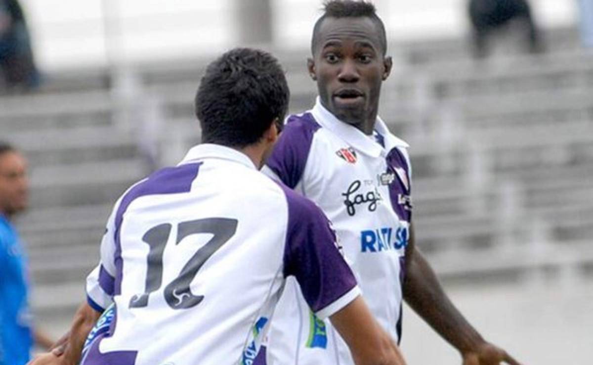 Delantero panameño Cecilio Waterman figura en Uruguay