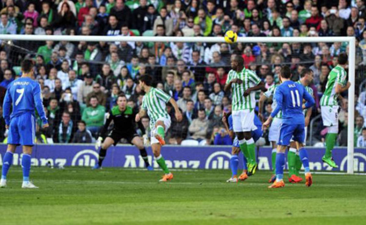 Bale explicó su truco para anotar goles de tiro libre