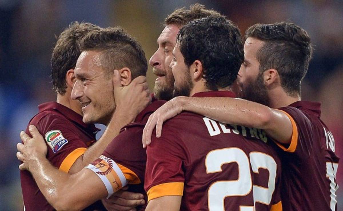 El 'capitano' Francesco Totti guía a la Roma a un nuevo triunfo