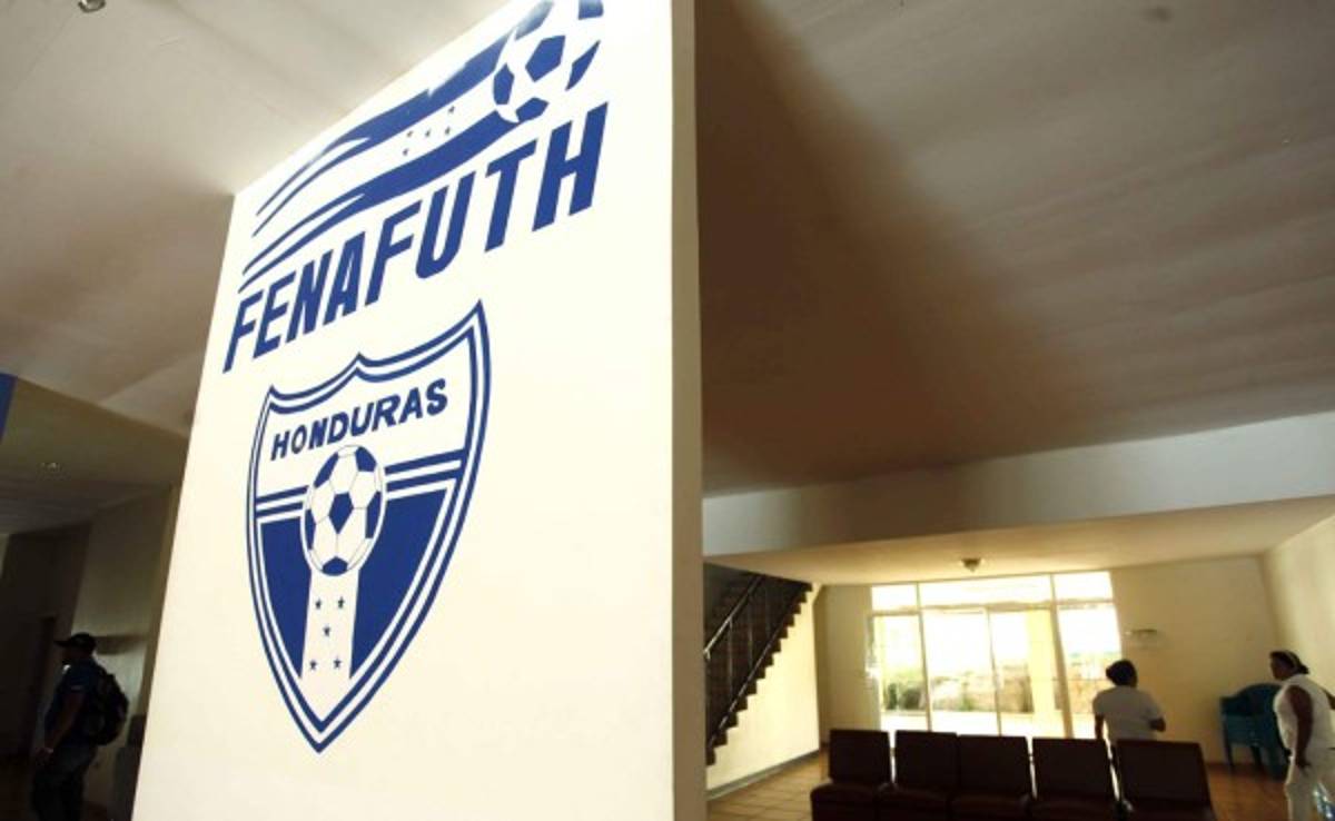 FIFA amenaza con suspender a Honduras del fútbol si no aprueban nuevos estatutos de Fenatuth