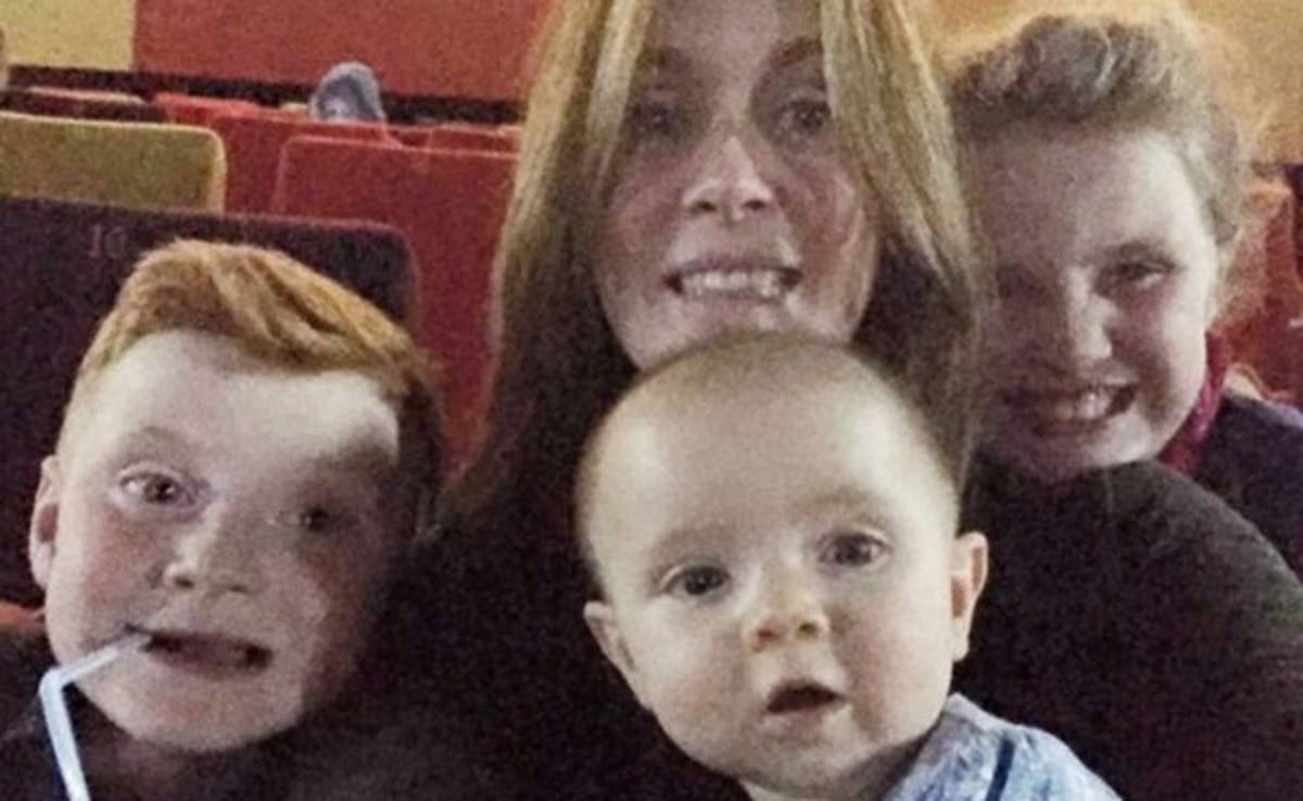 Se sacan selfie en el cine y terminan captando algo tenebroso