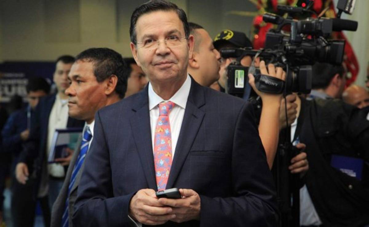 Rafael Callejas cancela conferencia de prensa este martes