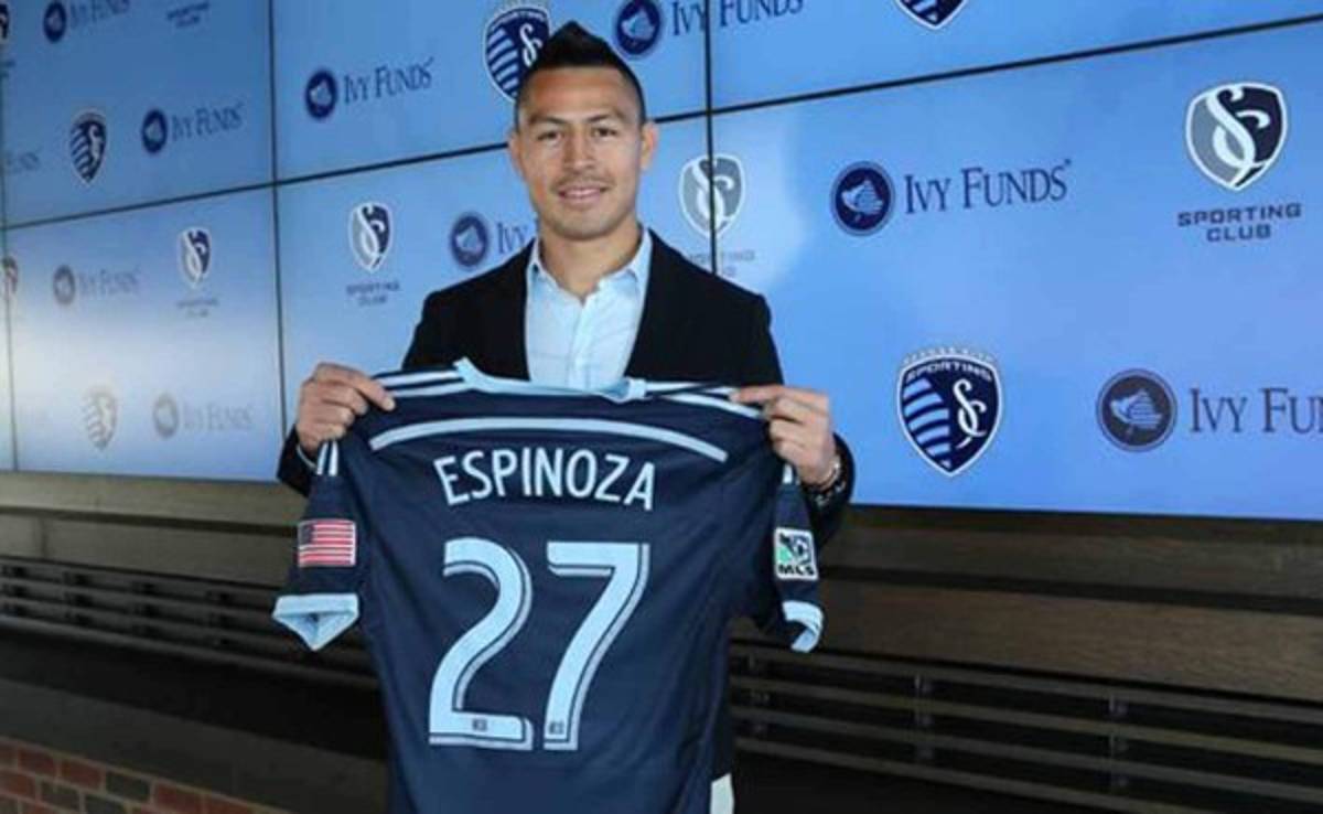 Kansas City presenta al hondureño Roger Espinoza