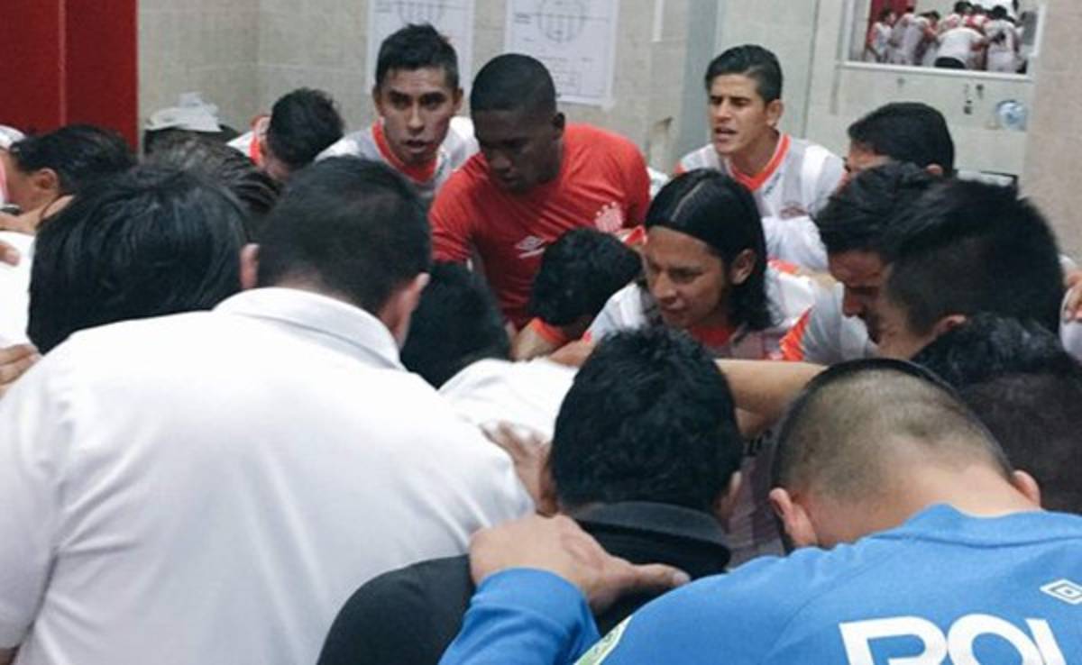 Brayan Beckeles juega hoy la final de Copa MX con el Necaxa en México