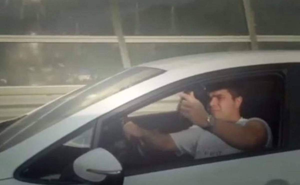 VIDEO: Pierde su iPhone por pelear en la carretera
