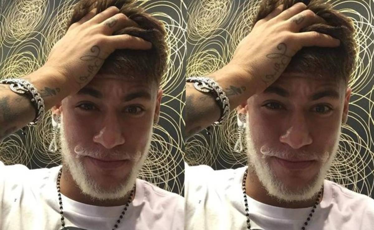 Un Neymar con estilo a Santa Claus en el día de Navidad