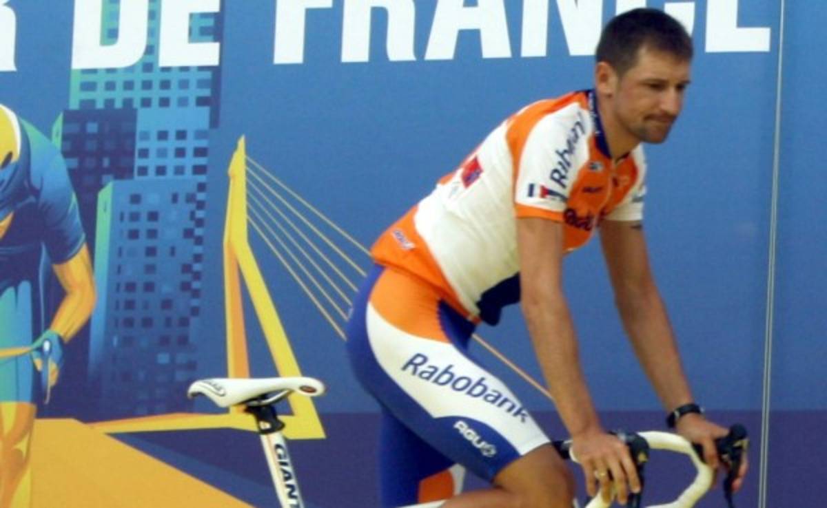 Ciclista ruso, suspendido por anomalías en su pasaporte