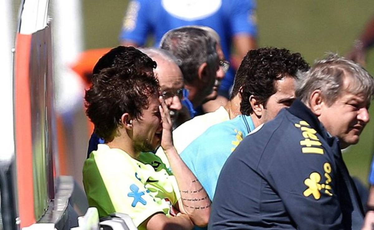 Bernard abandona entrenamiento de Brasil con dolores en el tobillo derecho