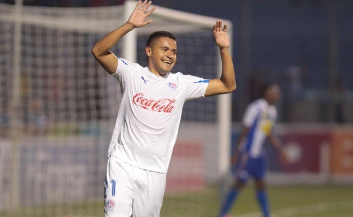 Roger Rojas deja Arabia Saudita y se va al Necaxa de México