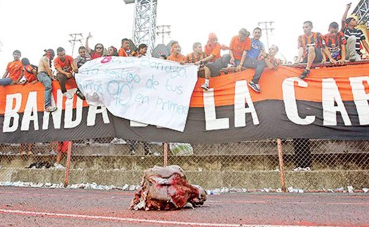 Aficionados de Águila hicieron fiesta con el descenso de Firpo