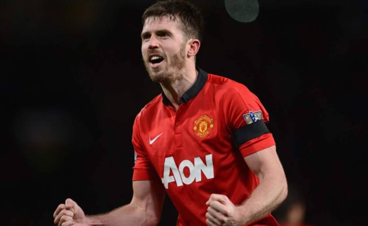 El Manchester United hace oficial la renovación de Carrick por una temporada