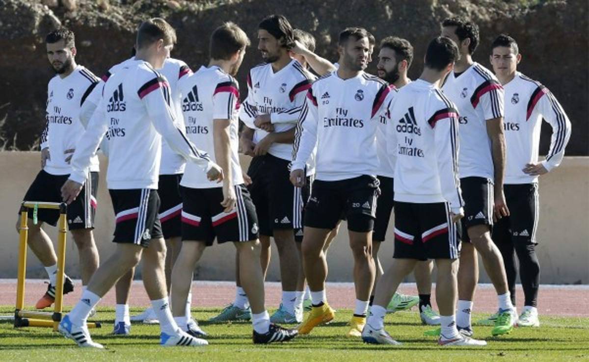 Ramos no se entrena por precaución, James se incorpora