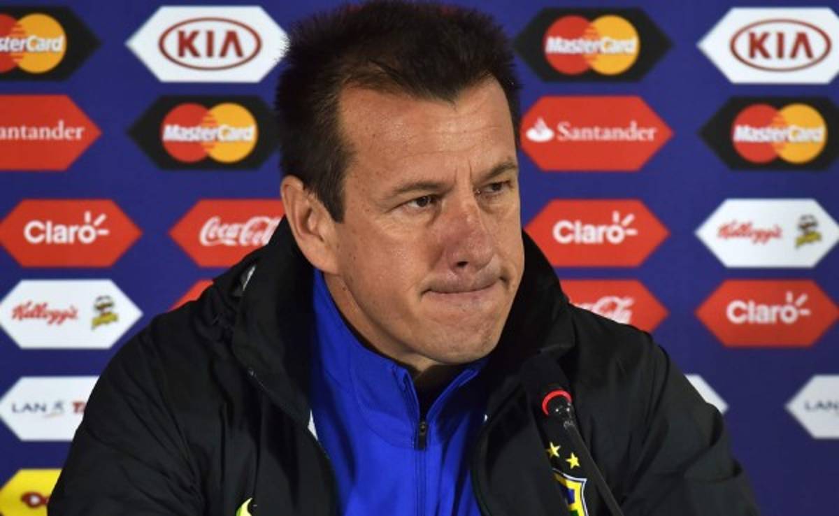 Dunga se disculpa por sus comentarios racistas