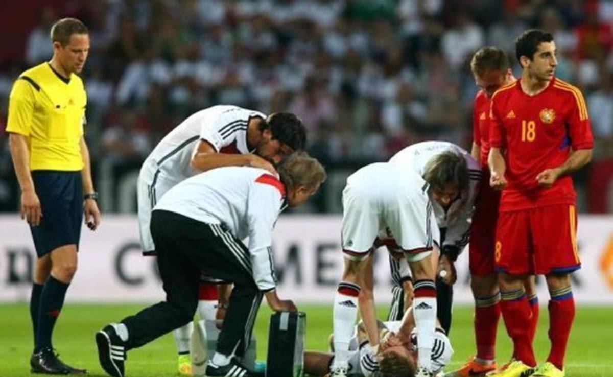 VIDEO: Marco Reus se lesiona y genera preocupación en Alemania