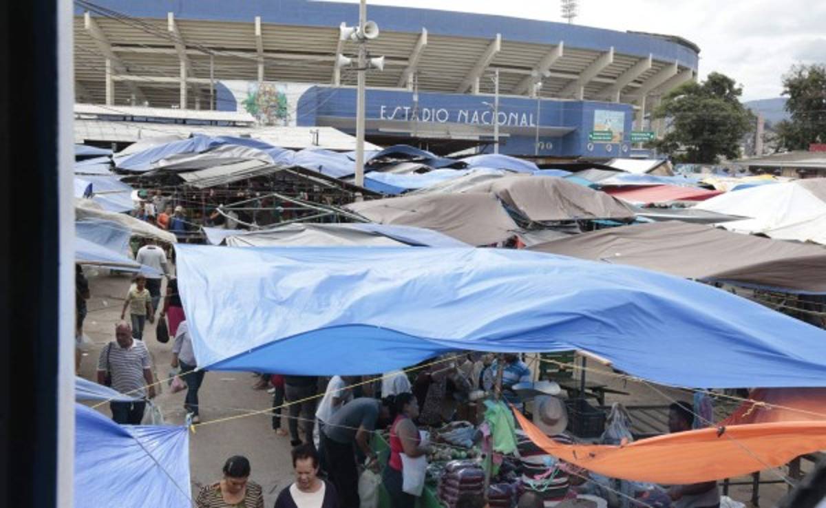Fiesta de clásico y comercio en la capital de Honduras