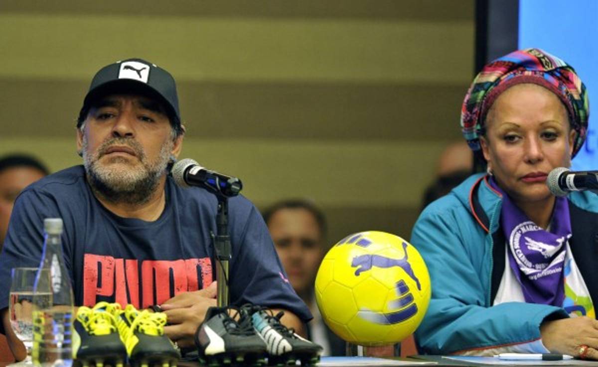 Diego Maradona: 'Van Gaal está más cerca del diablo'
